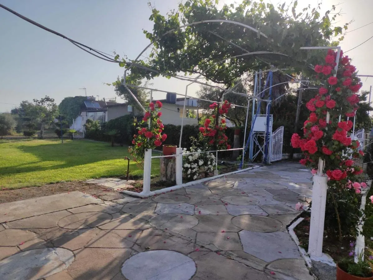 Villa Artzie. Έξοχικο Με Τεράστιο Εξωτερικό Χώρο. Nea Kallikrateia Greece