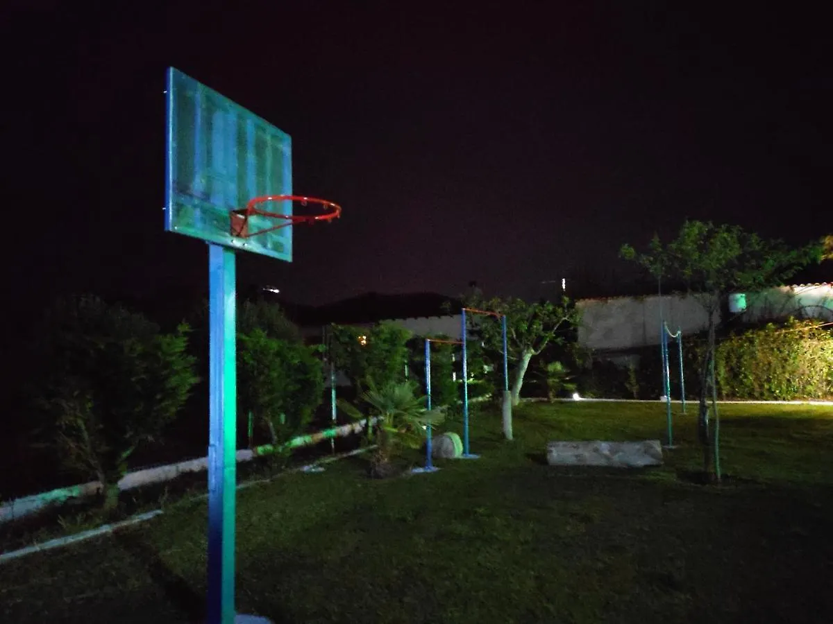 Holiday home Villa Artzie. Έξοχικο Με Τεράστιο Εξωτερικό Χώρο. Nea Kallikrateia