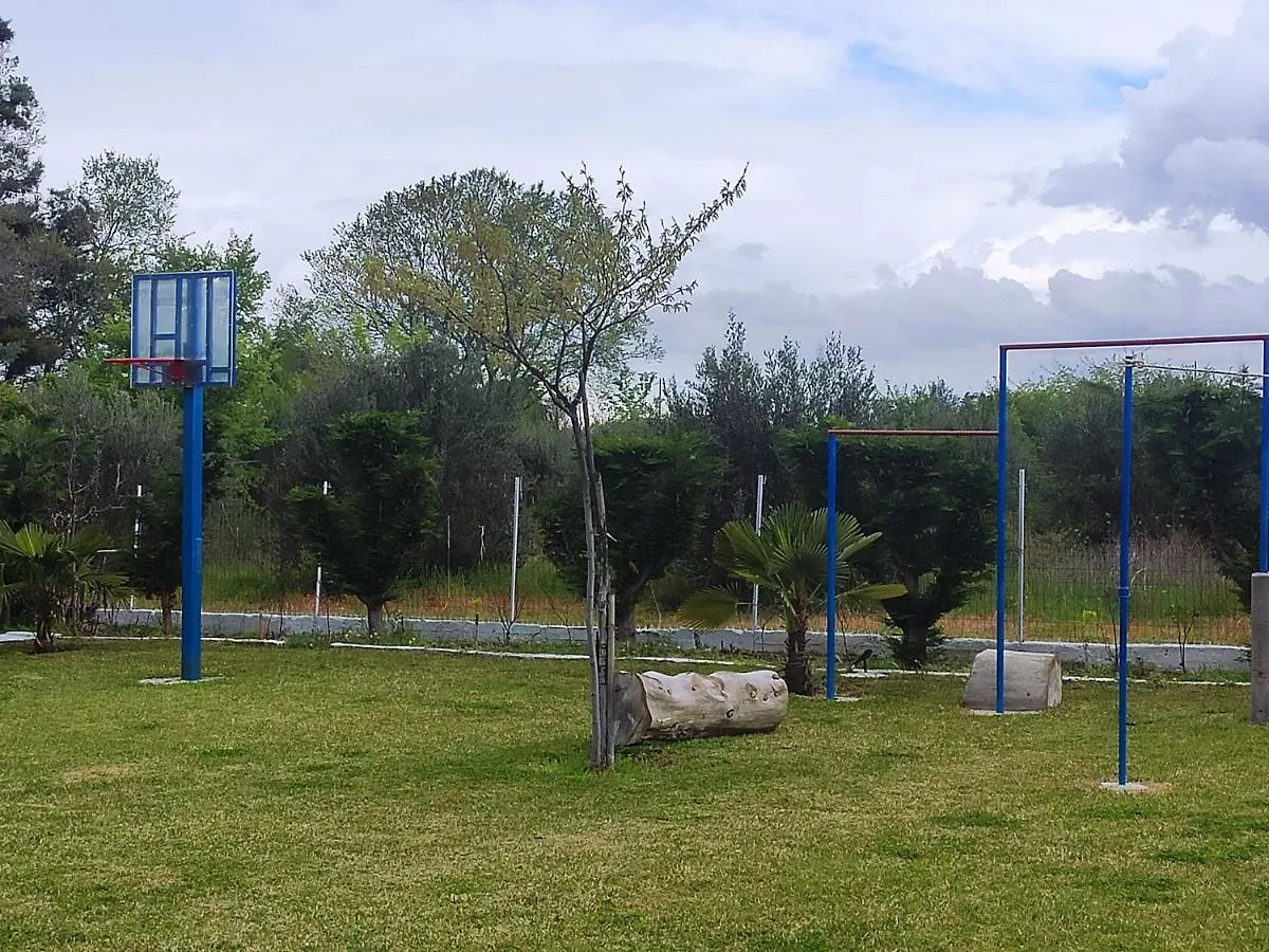 Villa Artzie. Έξοχικο Με Τεράστιο Εξωτερικό Χώρο. Nea Kallikrateia 0*,  Greece
