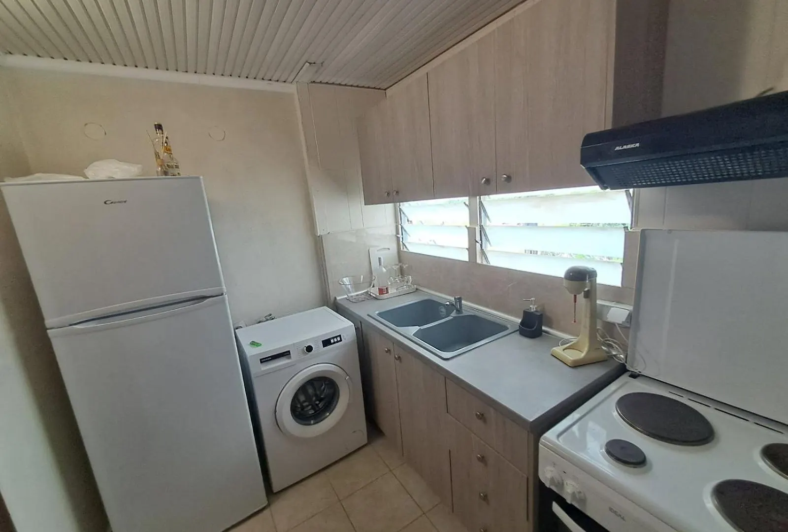 Villa Artzie. Έξοχικο Με Τεράστιο Εξωτερικό Χώρο. Nea Kallikrateia Holiday home